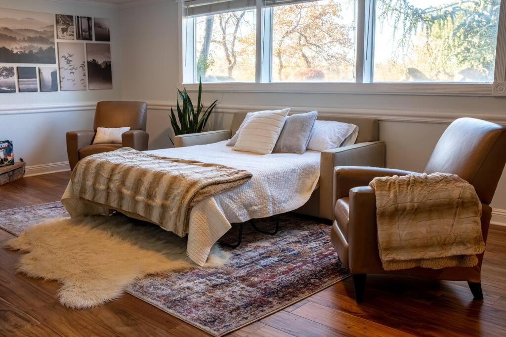- Lower Level Of Mountain Home! Cottonwood Heights