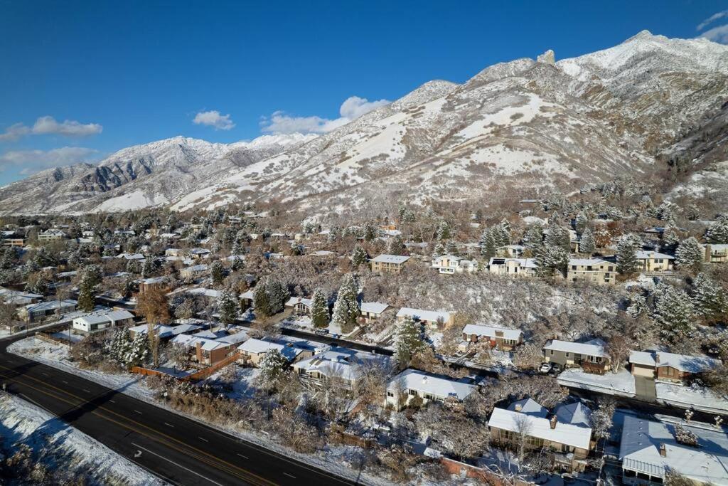 - Lower Level Of Mountain Home! * Cottonwood Heights